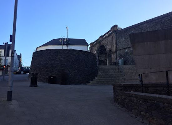 united-kingdom/derry/landmark/ferryquay-gate-derry-city-walls