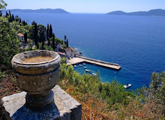 croatia/banovina/landmark/trsteno-arboretum