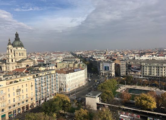 hungary/budapest/landmark/elizabeth-square