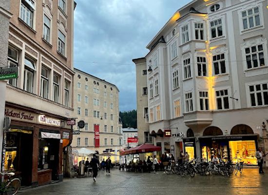 austria/salzburg/altstadt/landmark/old-city-hall