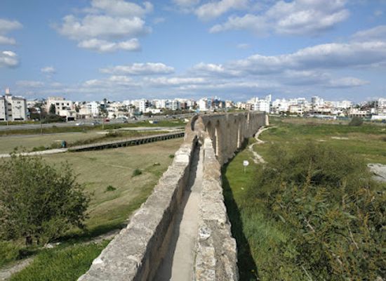 cyprus/larnaca/landmark/kamares-aqueduct