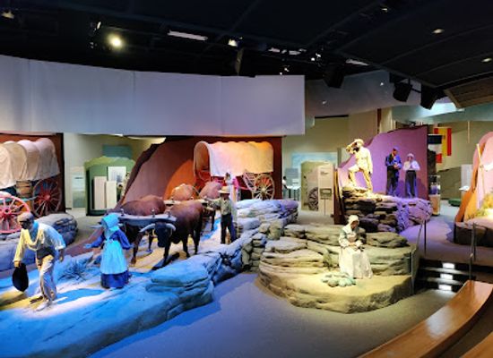 wyoming/converse-county/landmark/national-historic-trails-interpretive-center