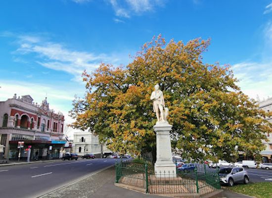 australia/mallee/landmark/burke-and-wills-fountain