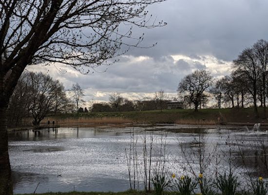 united-kingdom/leeds/roundhay/attraction/the-upper-lake