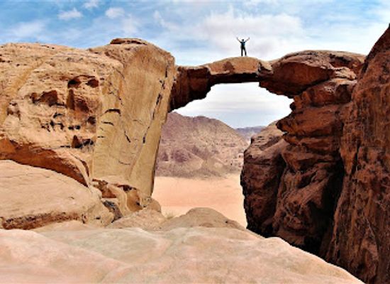 jordan/wadi-ghuweir/landmark/burdah-rock-bridge