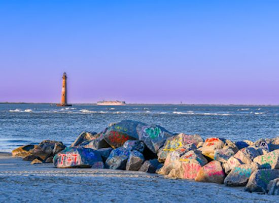 south-carolina/folly-beach/landmark/folly-beach-graffiti-boat