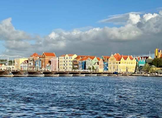 curacao/groot-kwartier/landmark/queen-emma-bridge