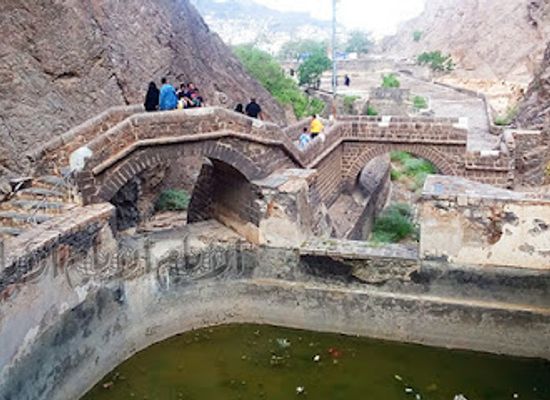 yemen/dhamar/landmark/alsahareej-water-tanks