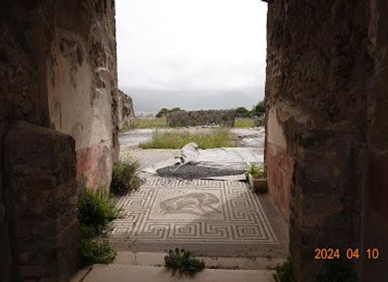 italy/campania/landmark/casa-del-cinghiale