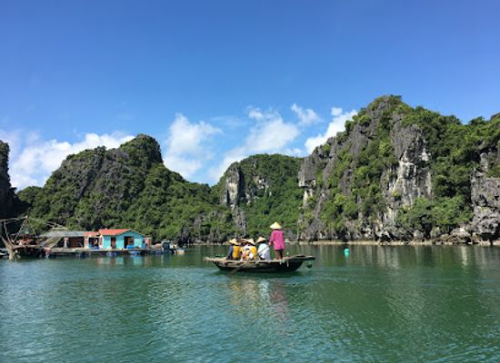 vietnam/ha-long-bay/landmark/vung-vieng-fishing-village
