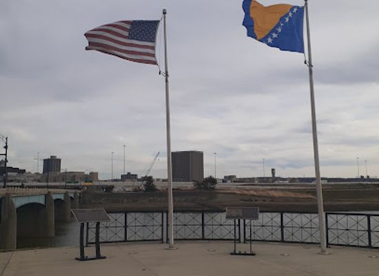 ohio/miami-valley/landmark/holbrooke-plaza