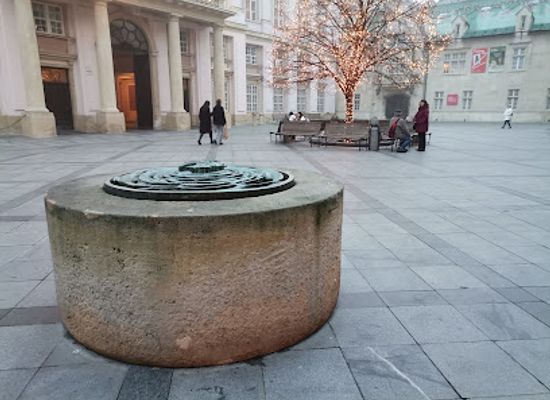 slovakia/bratislava-region/landmark/punishing-well