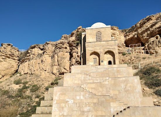 azerbaijan/shirvan-region/landmark/diri-baba-mausoleum