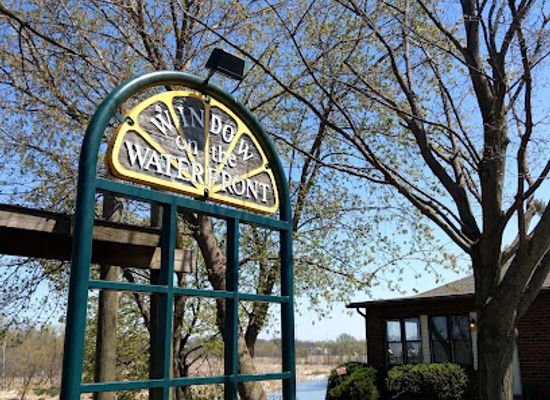 michigan/holland-state-park/landmark/window-on-the-waterfront