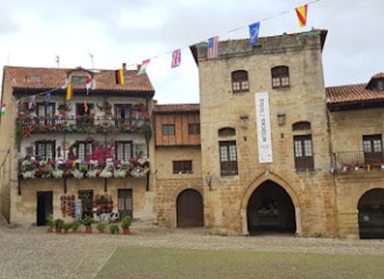spain/cantabria/landmark/torre-de-los-velarde