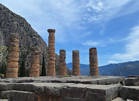 greece/delphi/landmark/delphi-archeological-site
