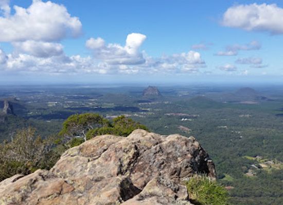australia/southern-queensland/landmark/glass-house-mountains-national-park