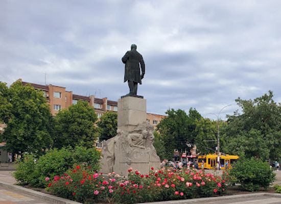 ukraine/cherkasy/landmark/pam-yatnyk-tarasovi-shevchenku