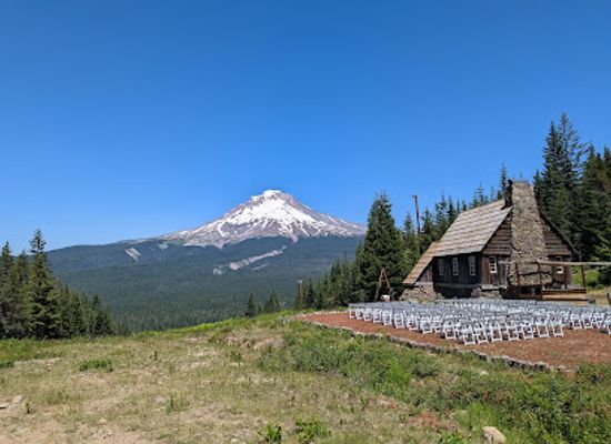 oregon/mt-hood-territory/landmark/historic-warming-hut