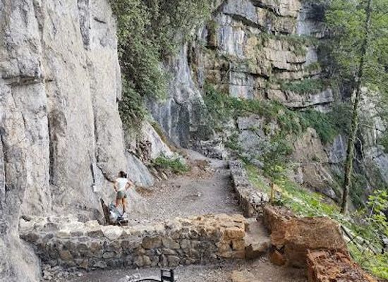 switzerland/bernese-oberland/landmark/rothenfluh-ruins