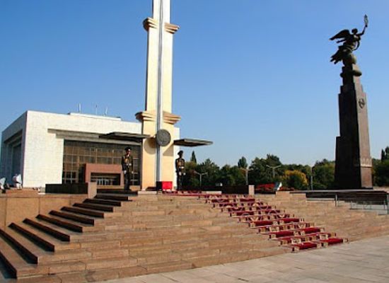 kyrgyzstan/bishkek/landmark/paramount-kyrgyz-republic-flag