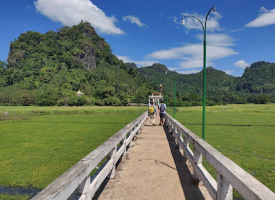 myanmar-burma/hpa-an/landmark/loon-nya-blue-lake