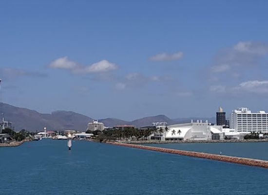 australia/south-west/landmark/port-of-townsville