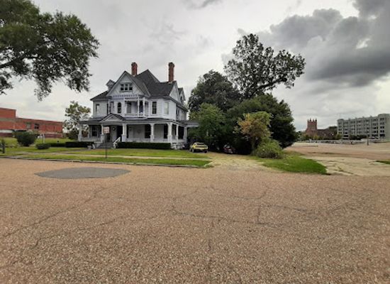 louisiana/caddo-lake/landmark/the-logan-mansion