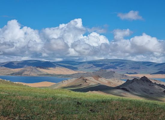 mongolia/zavkhan-river-valley/landmark/ulaagchiin-khar-lake