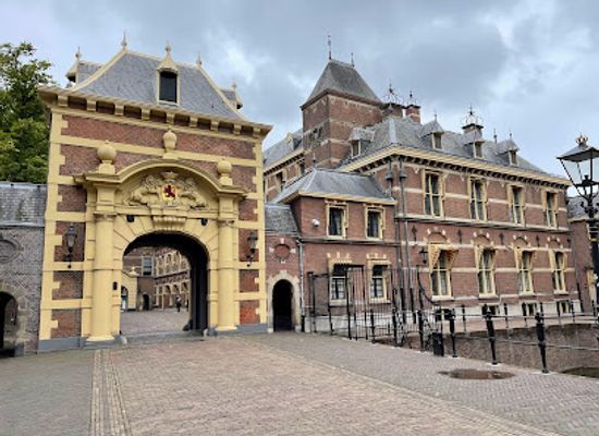netherlands/the-hague/museumkwartier/landmark/grenadierspoort