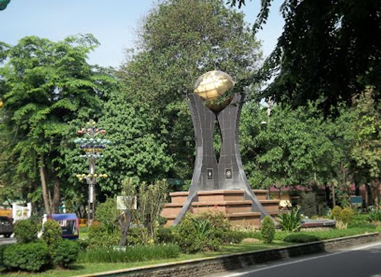 indonesia/medan/medan-polonia/landmark/bola-dunia-monument