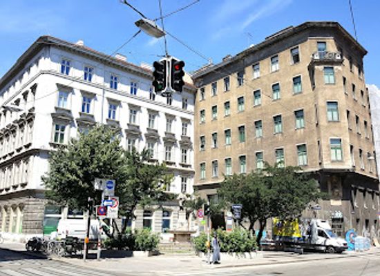 austria/vienna/neubau/landmark/lieber-augustin-statue