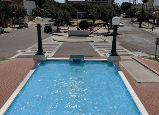 texas/corpus-christi/downtown-corpus-christi/landmark/queen-of-the-sea-water-fountain