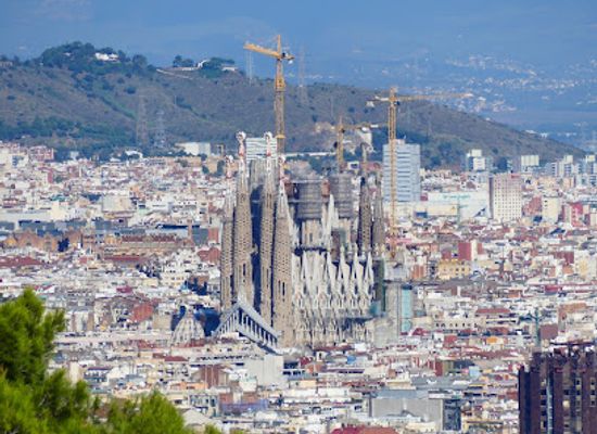 spain/barcelona/sants-montjuic/landmark/montjuic-lighthouse