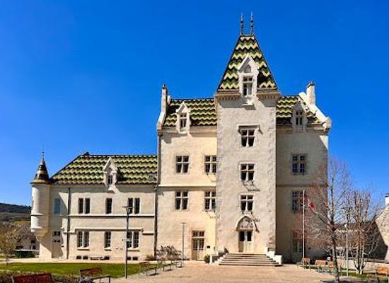 france/burgundy/landmark/mairie-de-meursault