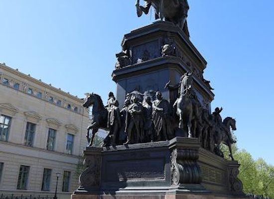 germany/brandenburg/landmark/equestrian-statue-of-king-friedrich-ii-of-prussia