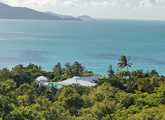 australia/whitsunday-islands/landmark/one-tree-hill