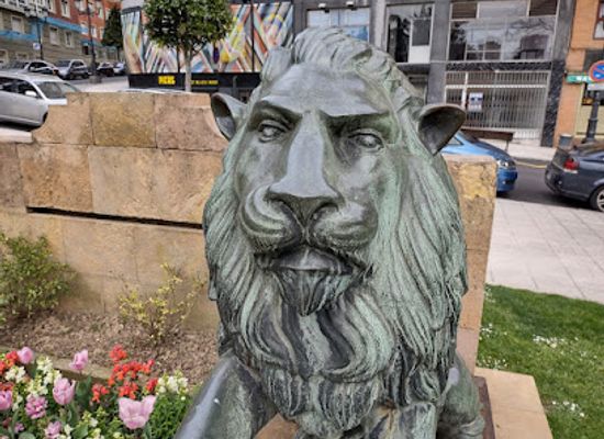 spain/oviedo/landmark/leones-de-la-plaza-de-castilla-oviedo