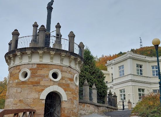 czechia/karlovy-vary/landmark/lutzow-s-villa