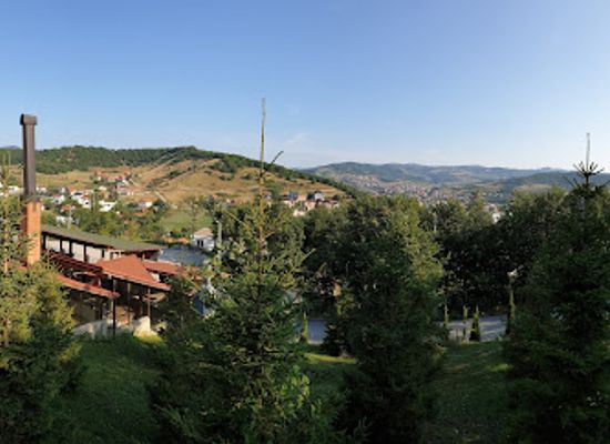 kosovo/kamenica/landmark/hotel-jehona