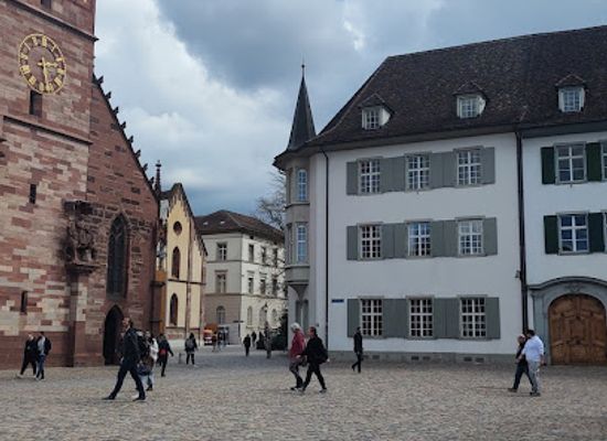 switzerland/basel/old-town/landmark/roman-well