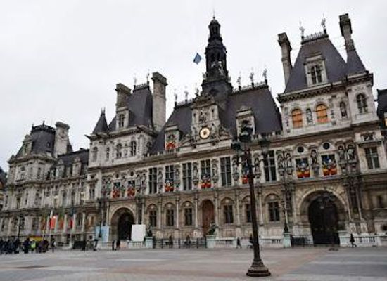 france/ile-de-france/landmark/quai-de-l-hotel-de-ville
