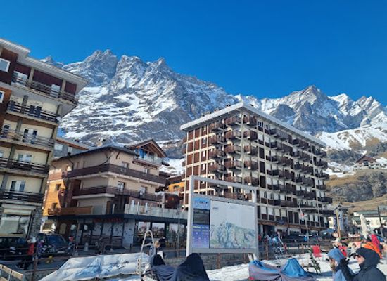 italy/cervinia/landmark/jour-et-nuit