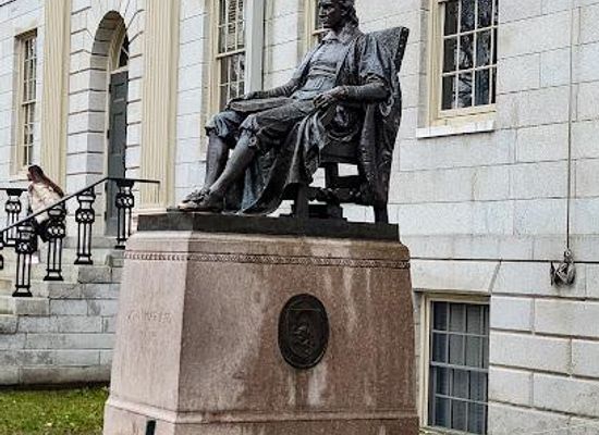 kansas/lawrence/landmark/john-harvard-statue
