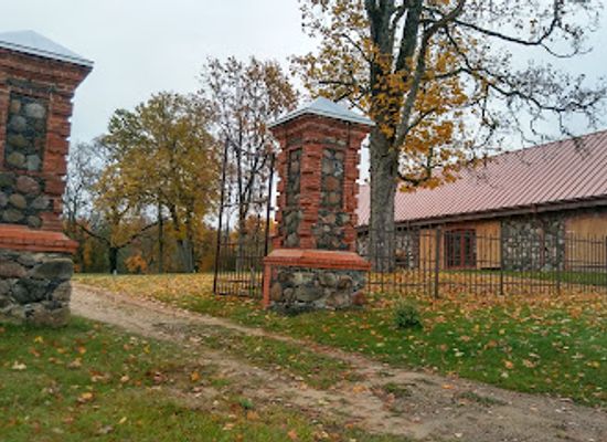 latvia/latgale/landmark/jaundomes-muizas-vides-izglitibas-centrs-un-izstazu-zale