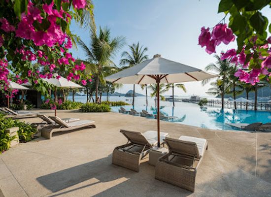 indonesia/east-nusa-tenggara/landmark/ayana-komodo-waecicu-beach
