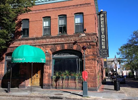 massachusetts/new-bedford/landmark/custom-house-square