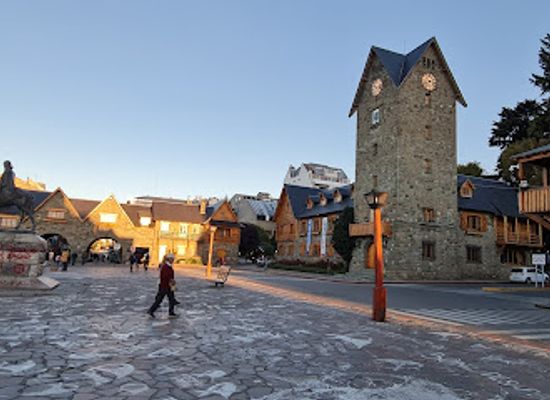 argentina/san-carlos-de-bariloche/belgrano/landmark/totems-del-nahuel-huapi