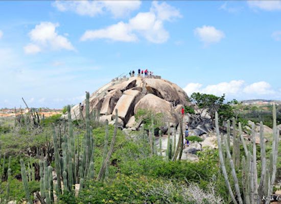 aruba/arikok-national-park/landmark/casibari-rock-formations