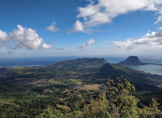 mauritius/black-river/landmark/black-river-peak-hiking-trail-head